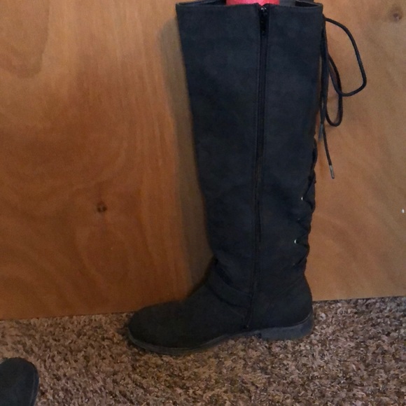 Boots - Picture 4 of 4